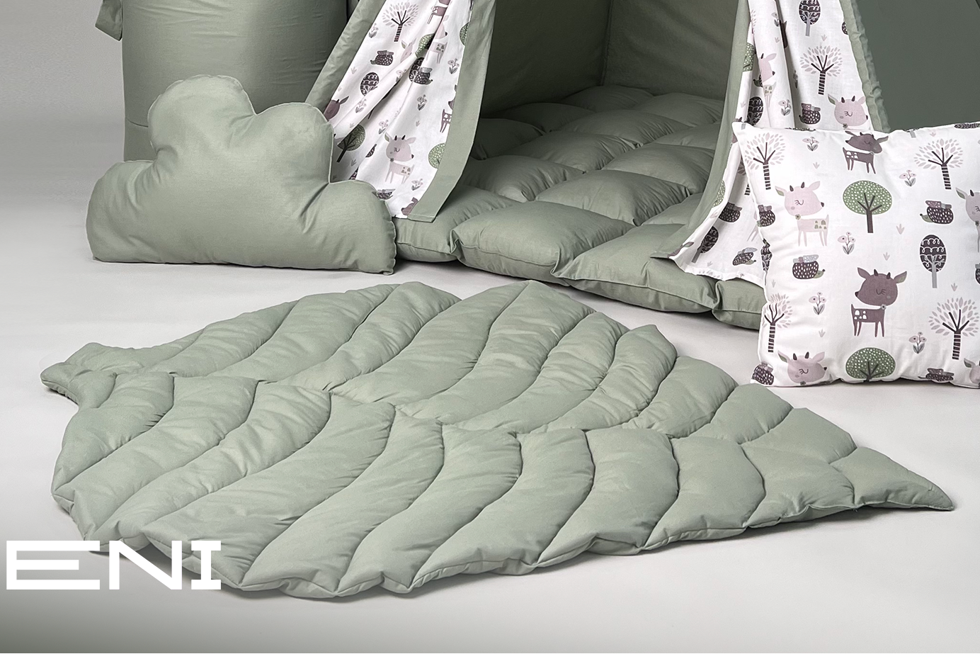 Play Mat "Leaf" (110 х 86 х 5 cm.) White