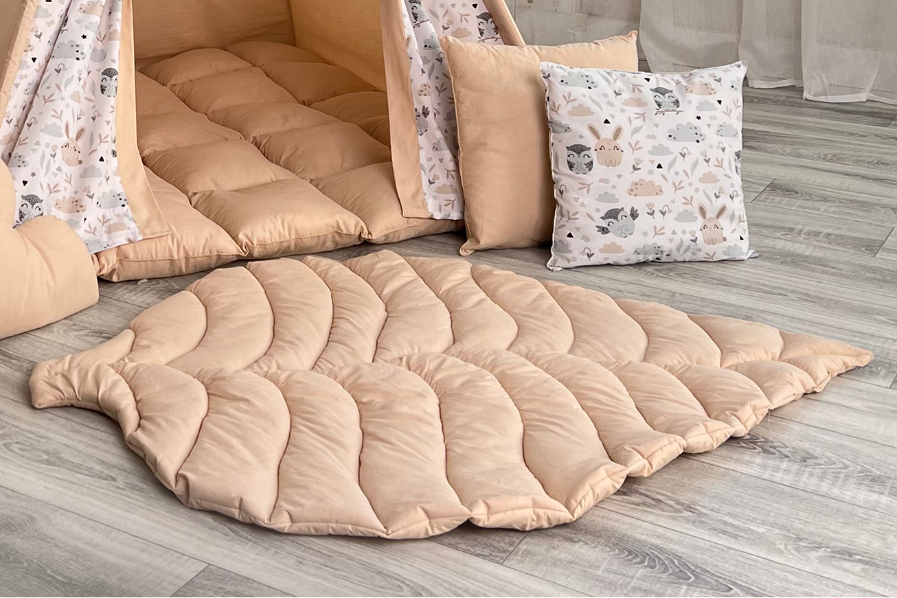 Play Mat "Leaf" (110 х 86 х 5 cm.) White